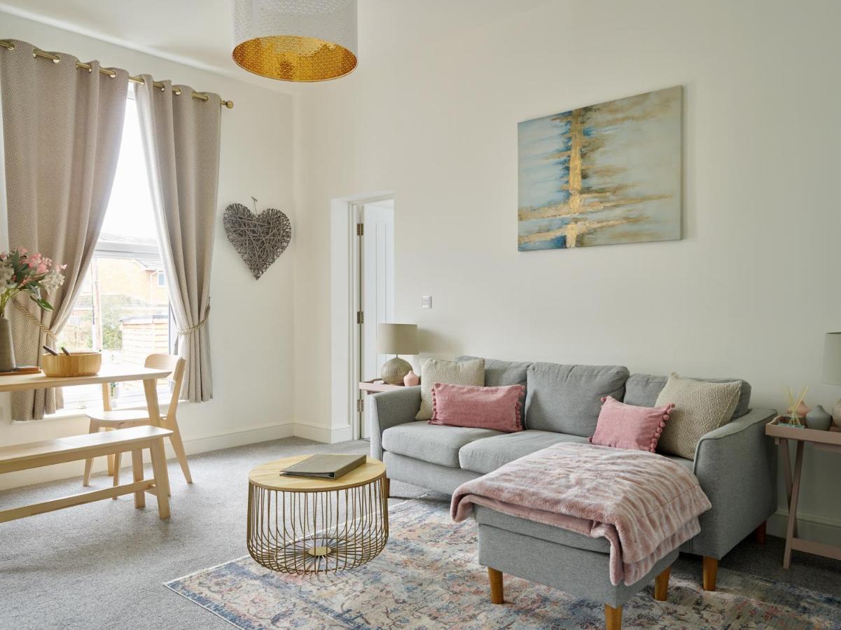 Curb Properties - Super 2 Bed Apartment 5 Min From Town Centre チェルトナム エクステリア 写真