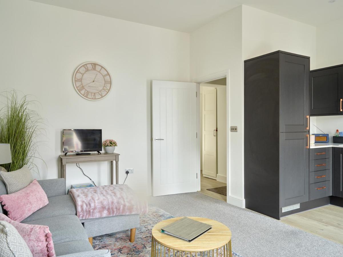 Curb Properties - Super 2 Bed Apartment 5 Min From Town Centre チェルトナム エクステリア 写真