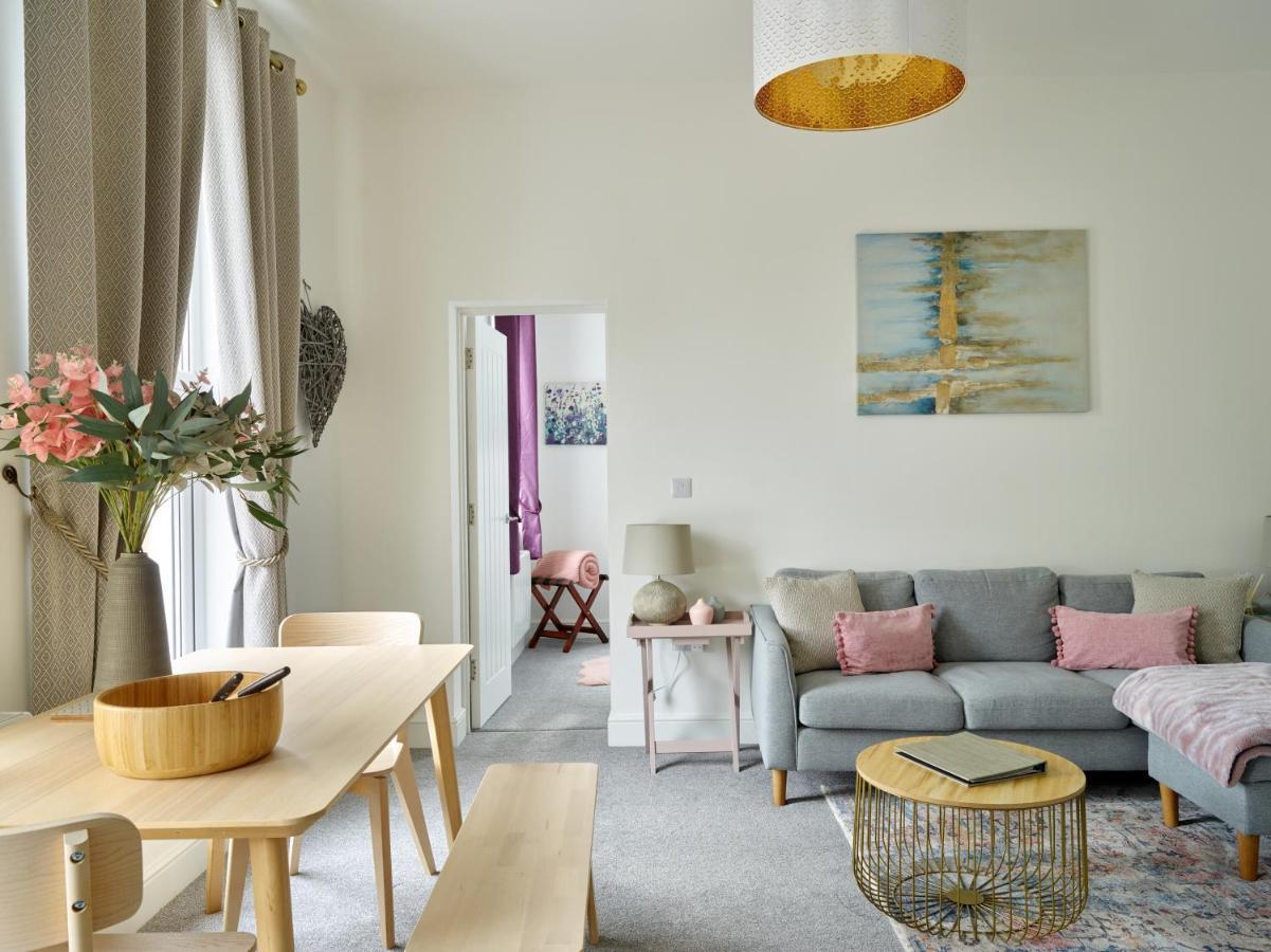 Curb Properties - Super 2 Bed Apartment 5 Min From Town Centre チェルトナム エクステリア 写真