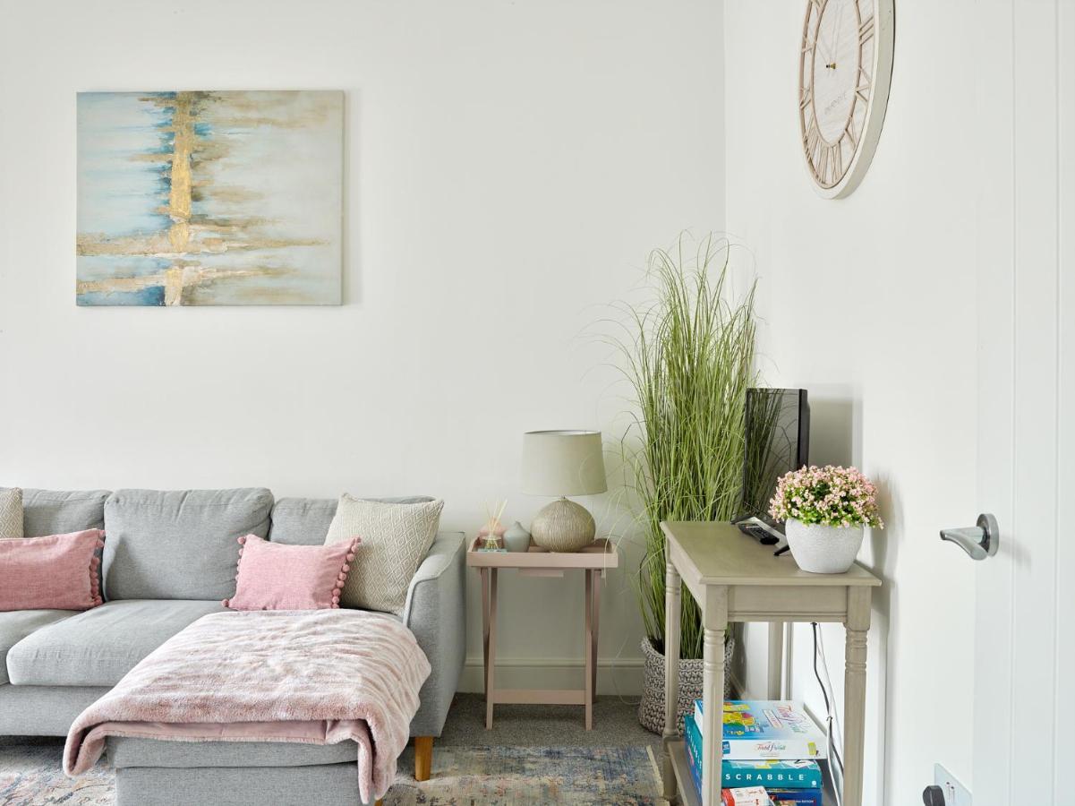 Curb Properties - Super 2 Bed Apartment 5 Min From Town Centre チェルトナム エクステリア 写真